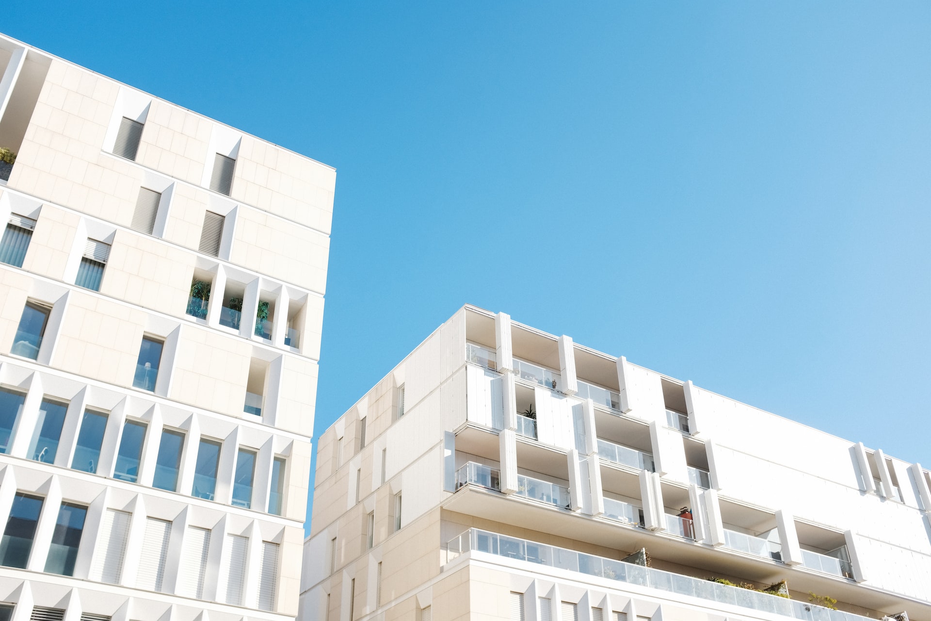 Des bâtiments neufs ou rénovés qui doivent avoir des équipements performants pour répondre à la transition énergétique dans l'immobilier.